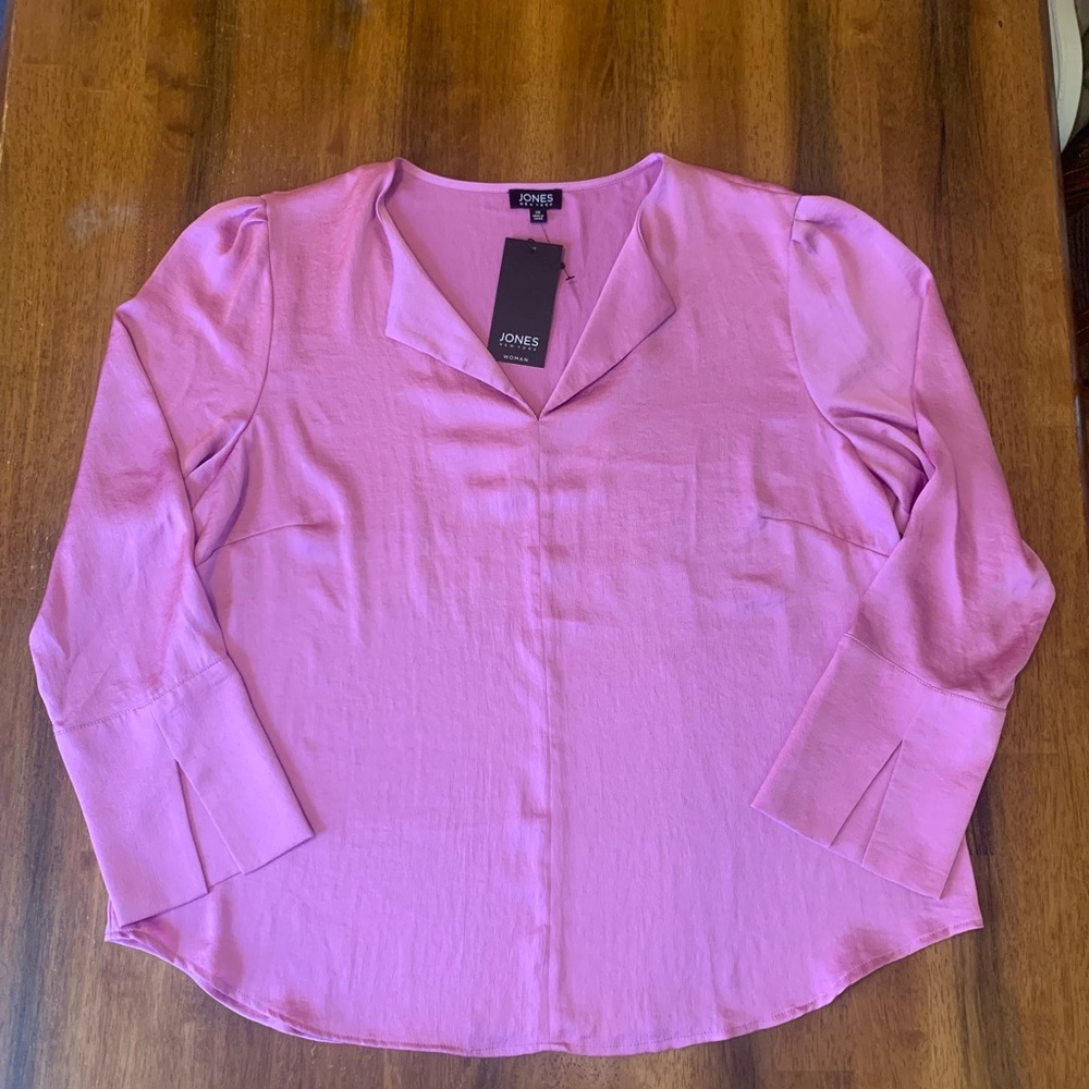 Jones New York NWT Blouse 1X Pink Lotus V-neck Shiny Top Slit sleeve detail